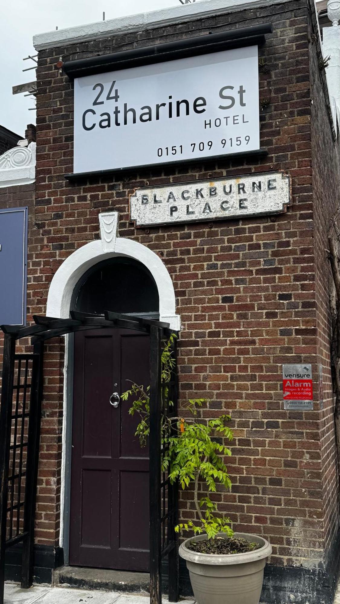 Blackburne Arms ,24 Catharine Street Hotel Liverpool Exteriör bild